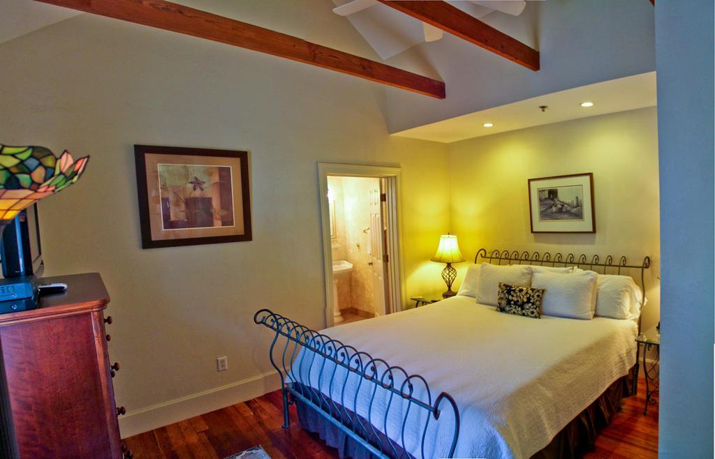 Night Swan Intracoastal Bed & Breakfast New Smyrna Beach Ngoại thất bức ảnh