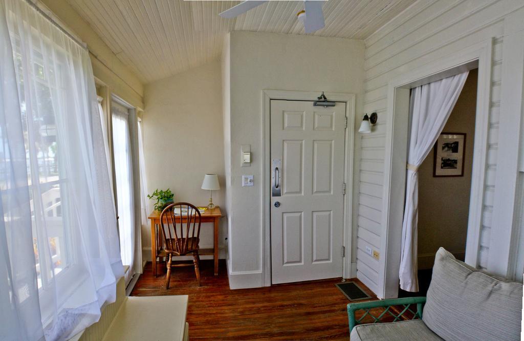 Night Swan Intracoastal Bed & Breakfast New Smyrna Beach Ngoại thất bức ảnh